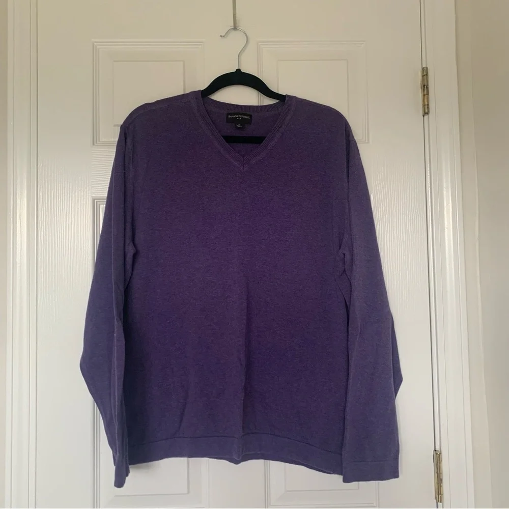 Banana Republic Men's Purple V-Neck Sweater Size Extra Large